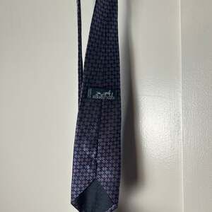 Hermes Necktie Tie Red H logo pattern 100% Silk made in France J4460